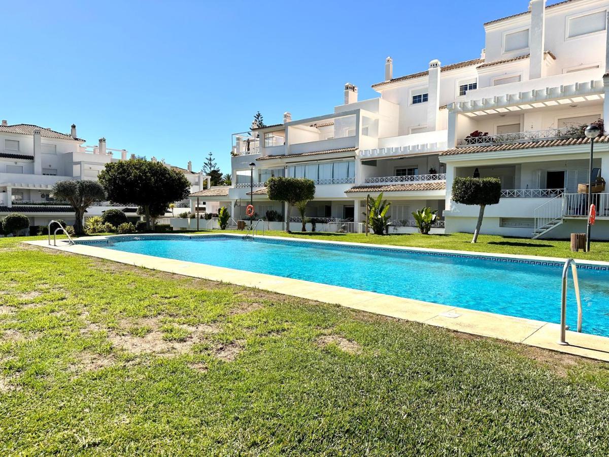 Moderno Apartamento Con Preciosas Vistas Al Mar En Urbanizacion Con Piscina - Rio Real 11 2G Marbella Exterior foto