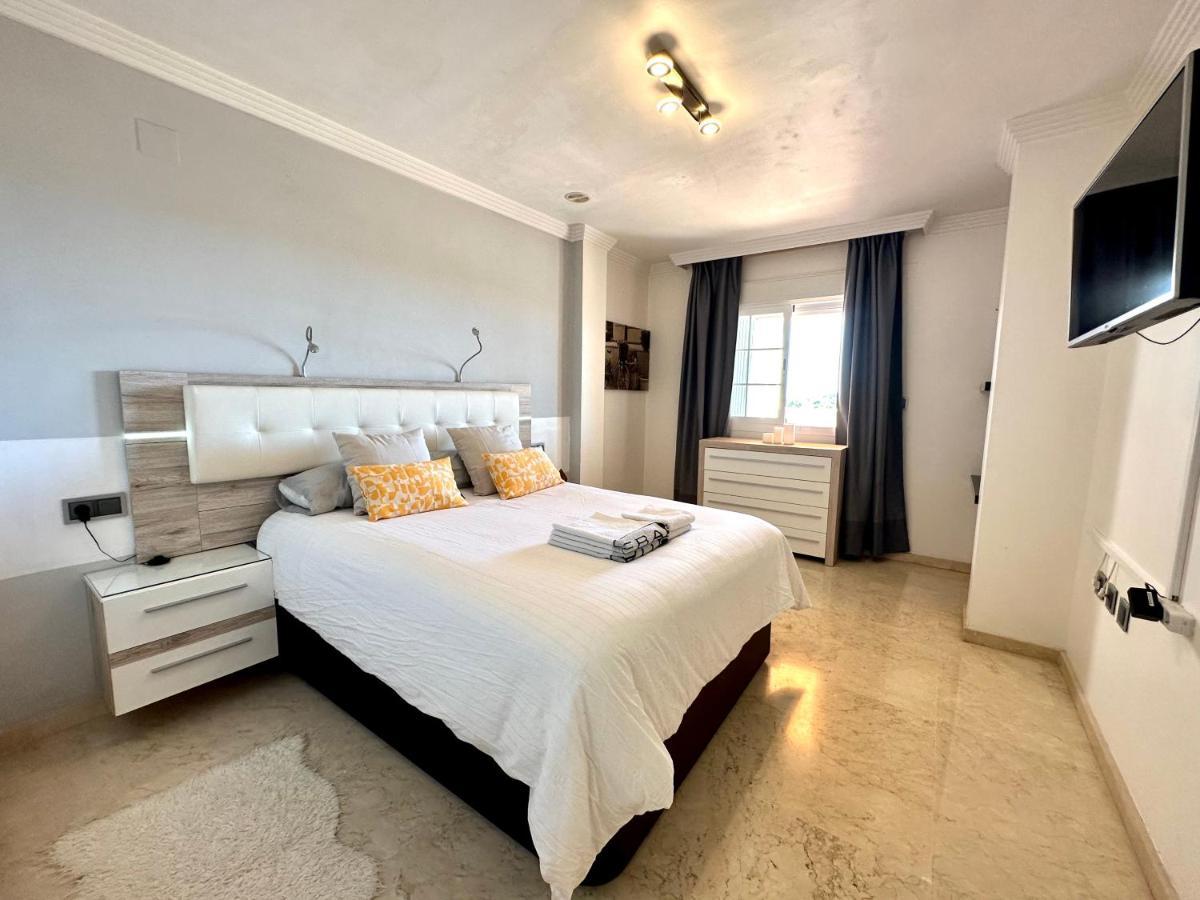 Moderno Apartamento Con Preciosas Vistas Al Mar En Urbanizacion Con Piscina - Rio Real 11 2G Marbella Exterior foto